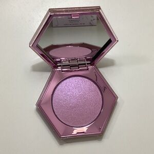 Fenty Beauty Diamond Bomb Veil in "Lavender Luv'r"